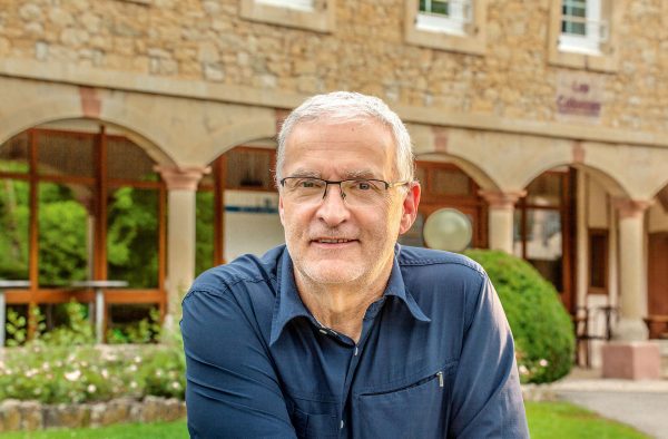 Portrait de Frédéric Charles, Directeur de L'Oustal Pont-les-Bains en Aveyron